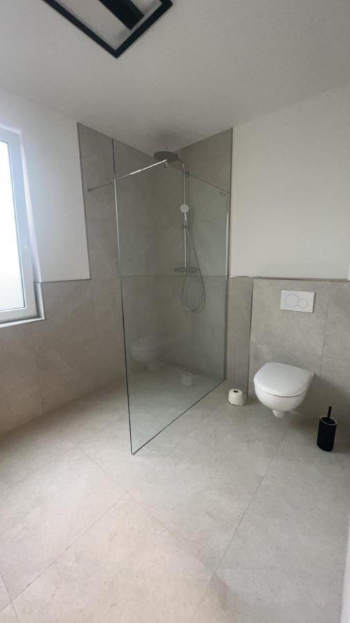 Schoene Neubauwohnung Mit Stil บีเลอเฟล์ด ภายนอก รูปภาพ