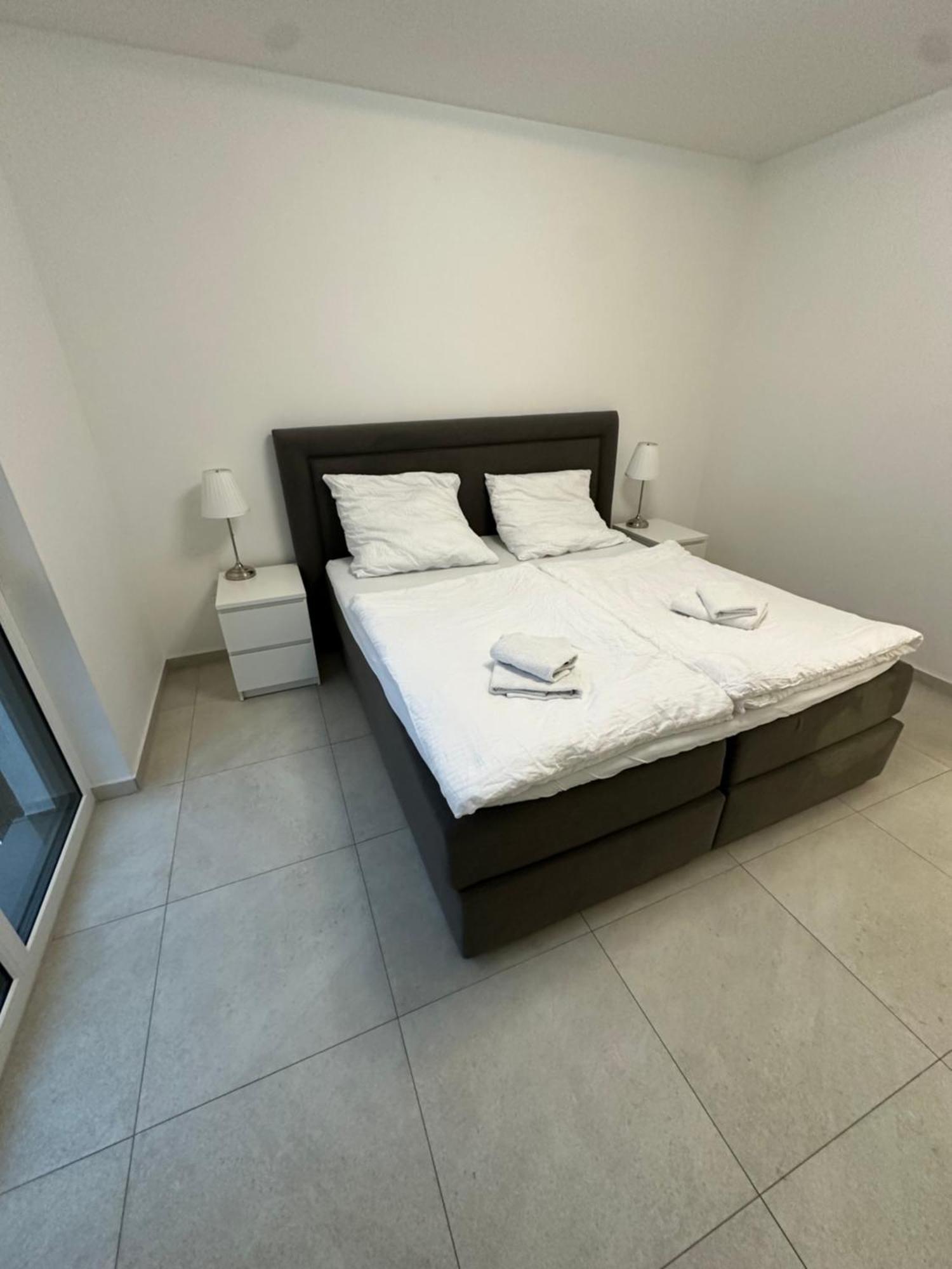 Schoene Neubauwohnung Mit Stil บีเลอเฟล์ด ภายนอก รูปภาพ