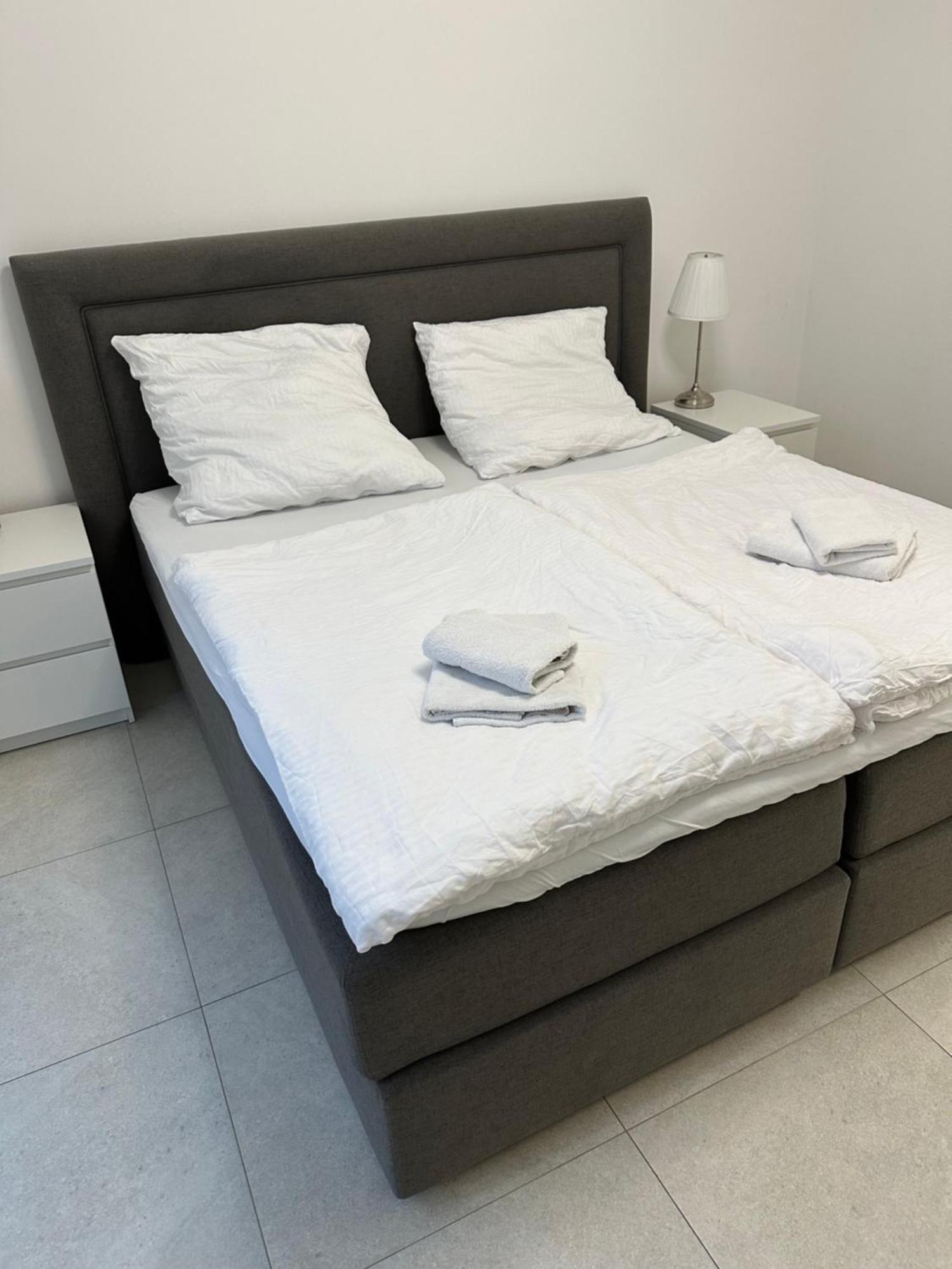 Schoene Neubauwohnung Mit Stil บีเลอเฟล์ด ภายนอก รูปภาพ